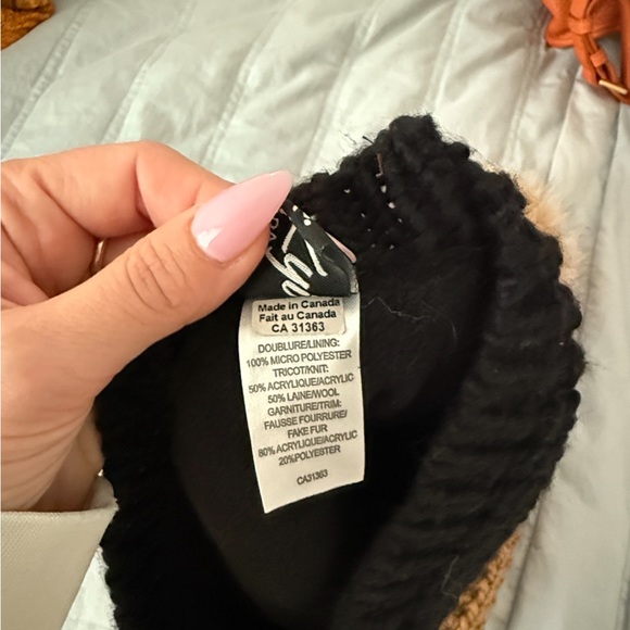 Kyi Kyi Black Knit Beanie with Pom Pom (2 hats) - Picture 3 of 4